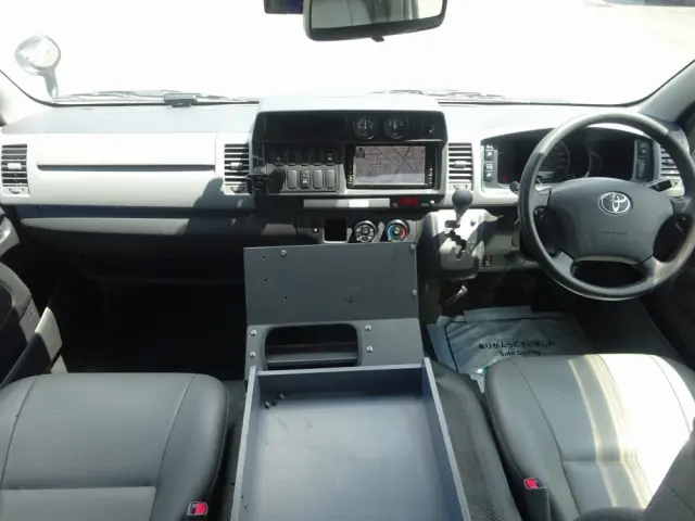 トヨタ ハイエース CBF-TRH226S(4WD)の写真38