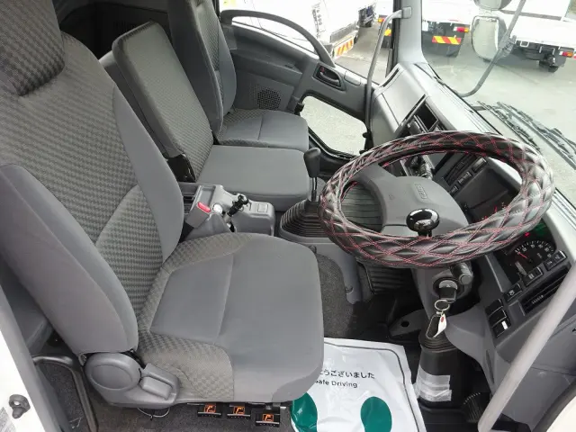 いすゞ フォワード 2RG-FTR90U2(2WD)の写真4