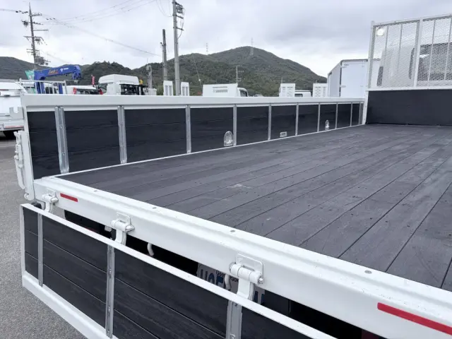 いすゞ フォワード 2RG-FTR90U2(2WD)の写真14