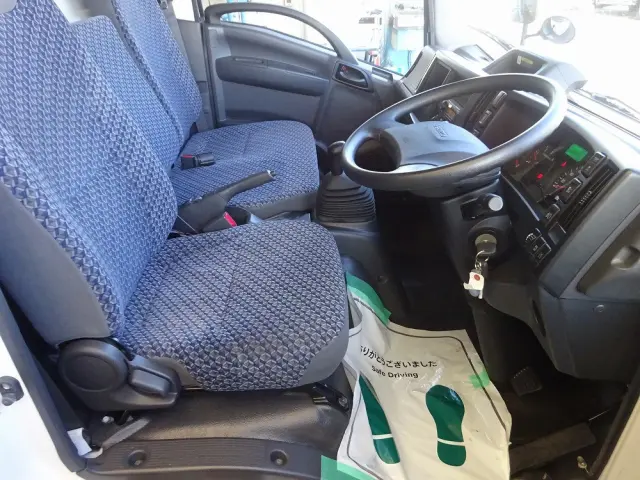 いすゞ エルフ 2RG-NMR88AR(2WD)の写真4