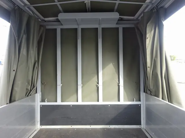 いすゞ エルフ 2RG-NMR88AR(2WD)の写真14