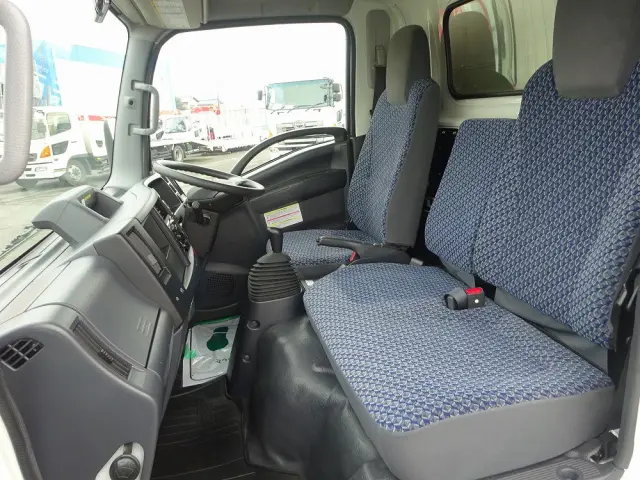 いすゞ エルフ 2RG-NMR88AR(2WD)の写真30