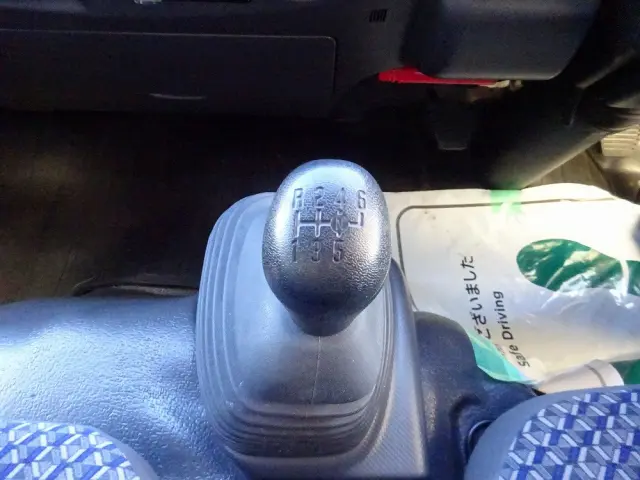 いすゞ エルフ 2RG-NMR88AR(2WD)の写真32