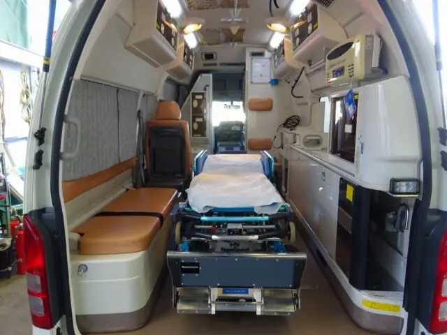 トヨタ ハイエース CBF-TRH226S(4WD)の写真8