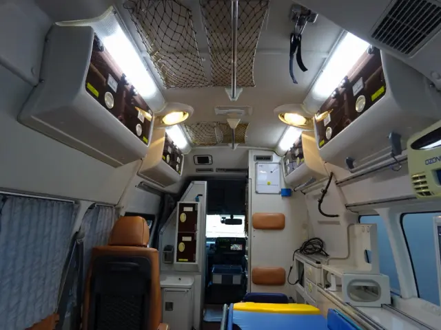 トヨタ ハイエース CBF-TRH226S(4WD)の写真13