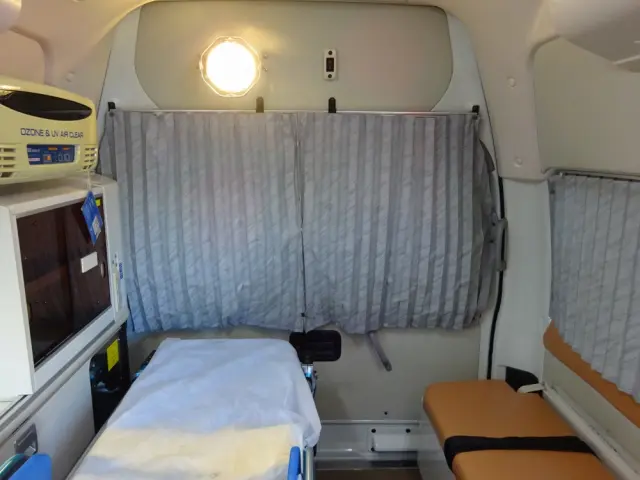 トヨタ ハイエース CBF-TRH226S(4WD)の写真14