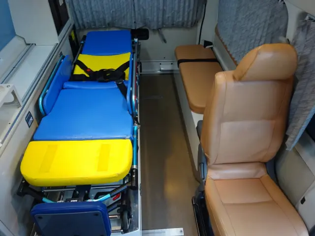 トヨタ ハイエース CBF-TRH226S(4WD)の写真15