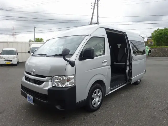 トヨタ ハイエースコミューター 3DF-GDH223B(2WD)の写真1