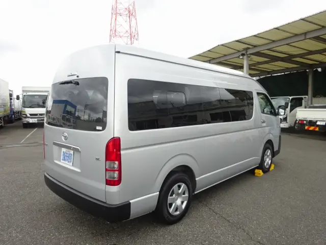 トヨタ ハイエースコミューター 3DF-GDH223B(2WD)の写真2