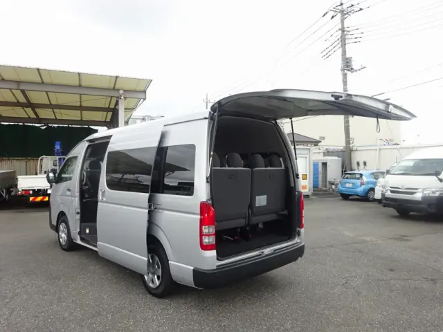 トヨタ ハイエースコミューター 3DF-GDH223B(2WD)の写真6