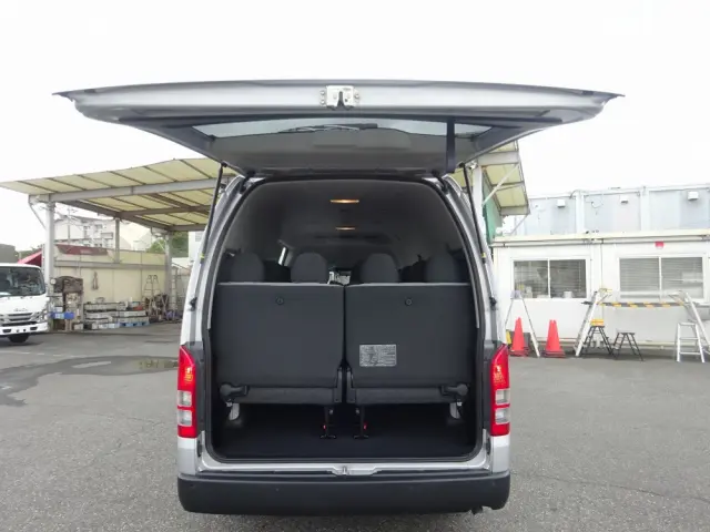トヨタ ハイエースコミューター 3DF-GDH223B(2WD)の写真8