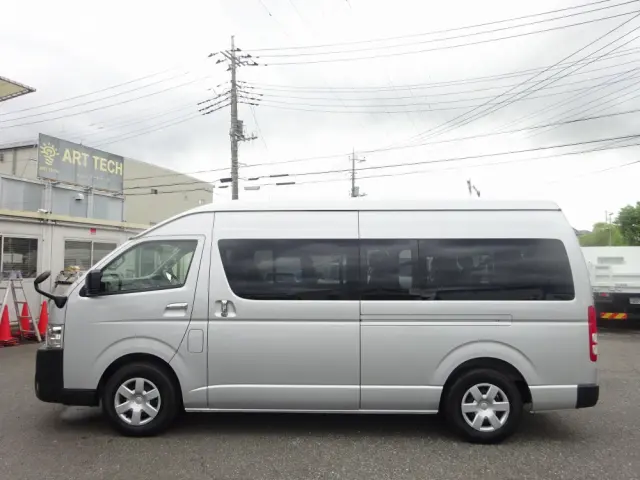 トヨタ ハイエースコミューター 3DF-GDH223B(2WD)の写真11