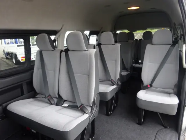 トヨタ ハイエースコミューター 3DF-GDH223B(2WD)の写真14