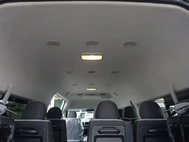 トヨタ ハイエースコミューター 3DF-GDH223B(2WD)の写真17