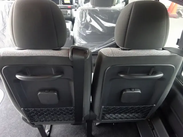 トヨタ ハイエースコミューター 3DF-GDH223B(2WD)の写真20