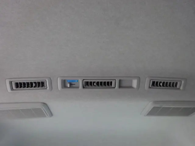 トヨタ ハイエースコミューター 3DF-GDH223B(2WD)の写真23