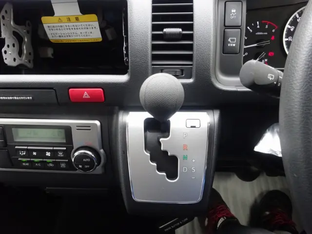 トヨタ ハイエースコミューター 3DF-GDH223B(2WD)の写真34