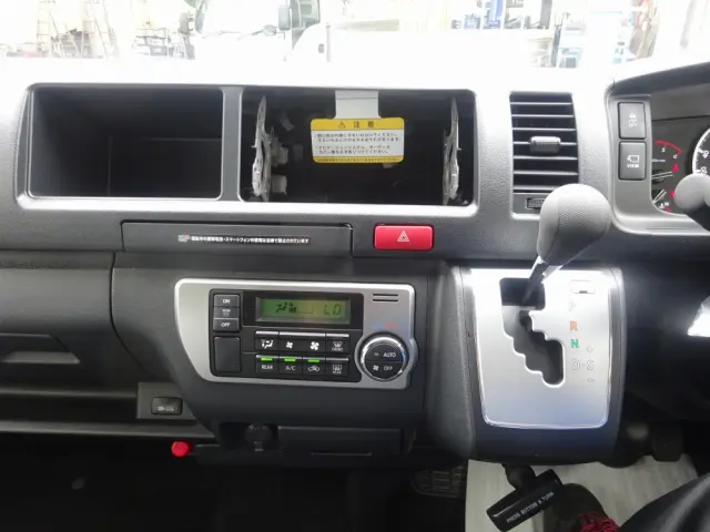 トヨタ ハイエースコミューター 3DF-GDH223B(2WD)の写真35
