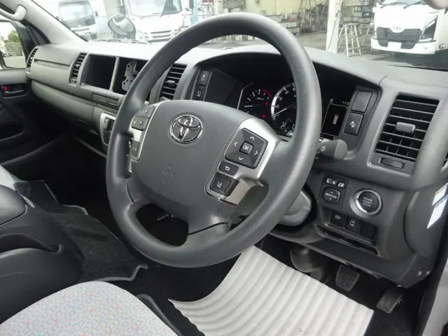 トヨタ ハイエースコミューター 3DF-GDH223B(2WD)の写真38