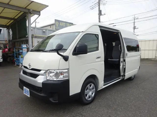 トヨタ ハイエースコミューター 3DF-GDH223B(2WD)の写真1