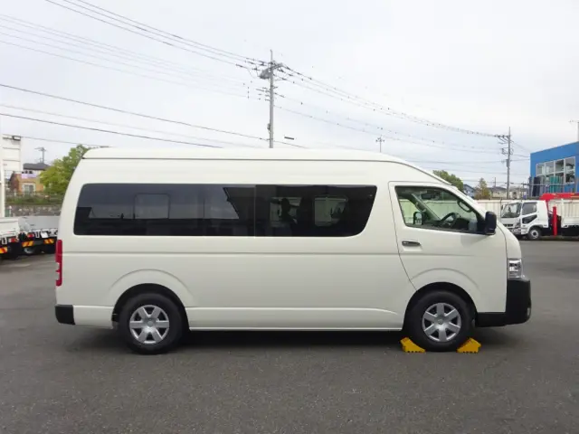 トヨタ ハイエースコミューター 3DF-GDH223B(2WD)の写真11