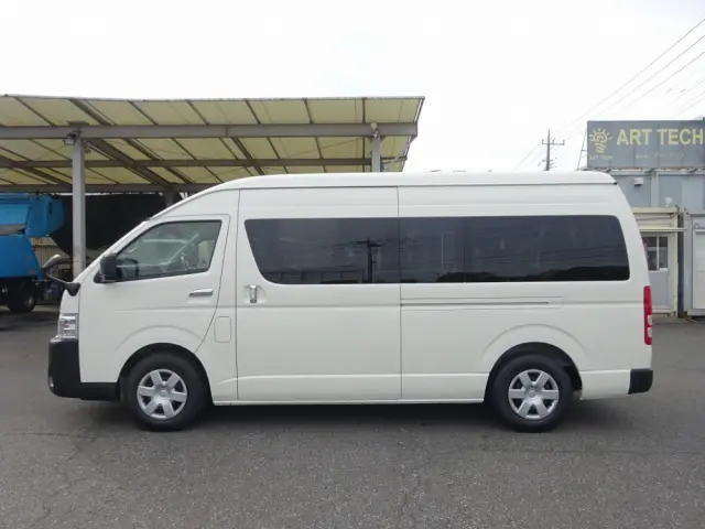 トヨタ ハイエースコミューター 3DF-GDH223B(2WD)の写真12