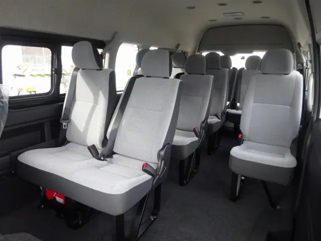 トヨタ ハイエースコミューター 3DF-GDH223B(2WD)の写真15