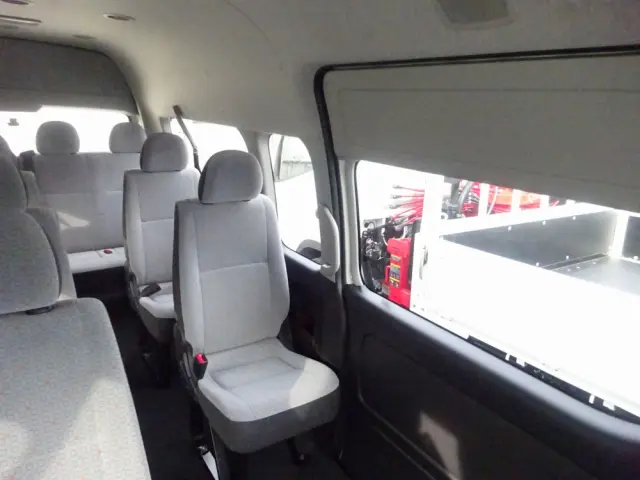 トヨタ ハイエースコミューター 3DF-GDH223B(2WD)の写真16