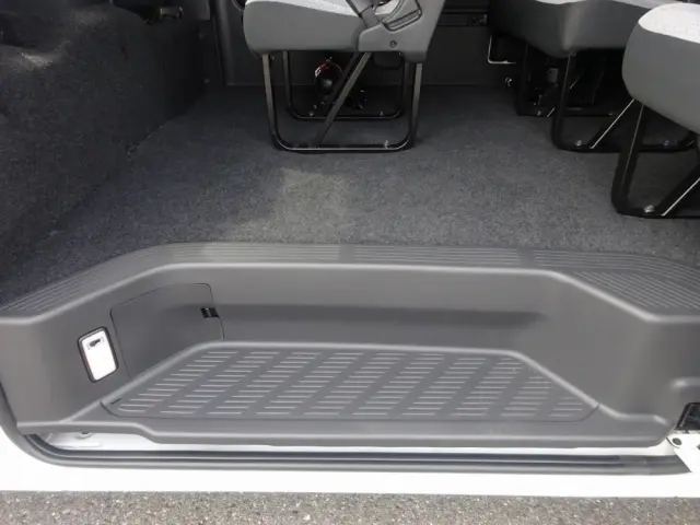 トヨタ ハイエースコミューター 3DF-GDH223B(2WD)の写真26