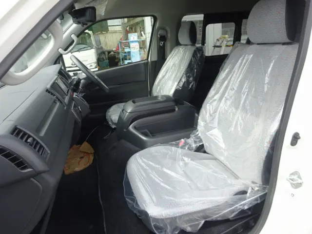 トヨタ ハイエースコミューター 3DF-GDH223B(2WD)の写真32