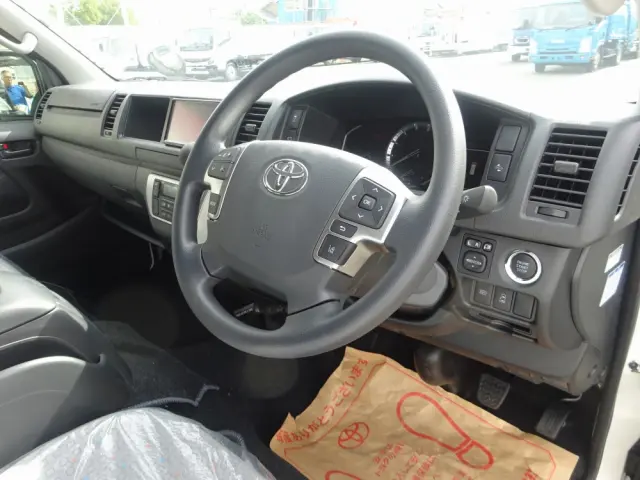 トヨタ ハイエースコミューター 3DF-GDH223B(2WD)の写真39