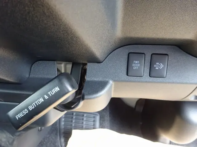 トヨタ ハイエースコミューター 3DF-GDH223B(2WD)の写真41