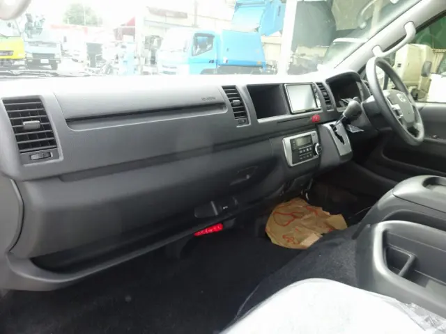 トヨタ ハイエースコミューター 3DF-GDH223B(2WD)の写真43