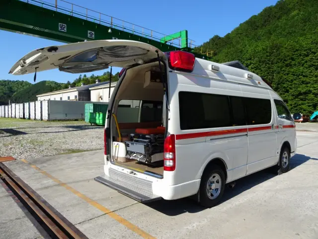 トヨタ ハイエースバン CBF-TRH226S(4WD)の写真2