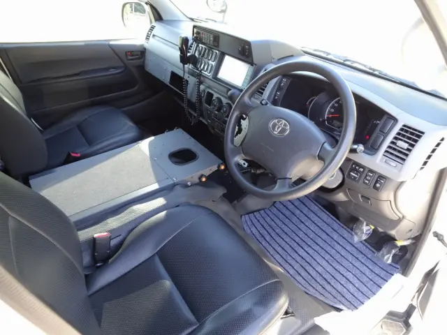 トヨタ ハイエースバン CBF-TRH226S(4WD)の写真4