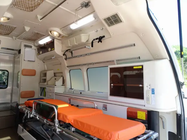 トヨタ ハイエースバン CBF-TRH226S(4WD)の写真12