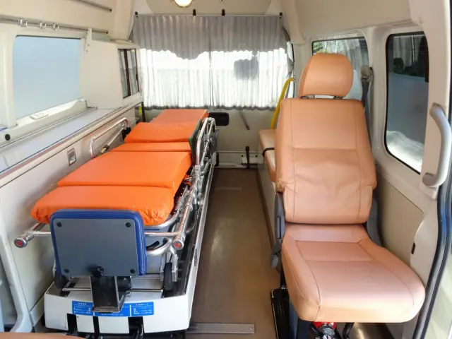 トヨタ ハイエースバン CBF-TRH226S(4WD)の写真16