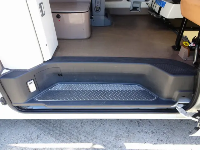 トヨタ ハイエースバン CBF-TRH226S(4WD)の写真22