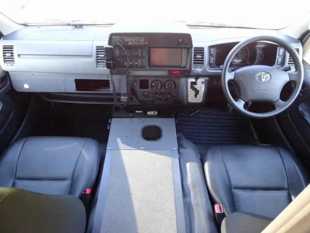 トヨタ ハイエースバン CBF-TRH226S(4WD)の写真28
