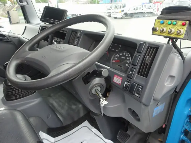 いすゞ エルフ TKG-NPR85YN(2WD)の写真40