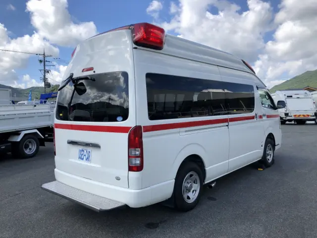 トヨタ ハイエース CBF-TRH226S(4WD)の写真2