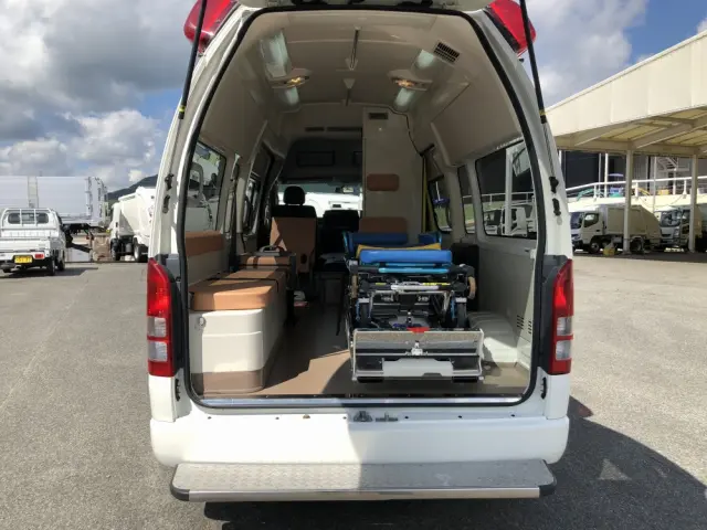 トヨタ ハイエース CBF-TRH226S(4WD)の写真8