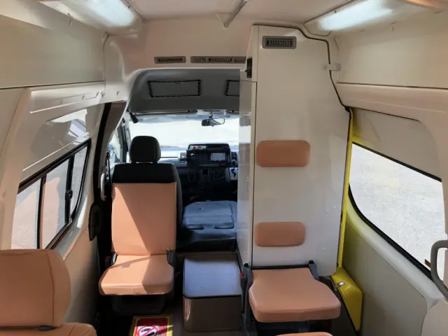 トヨタ ハイエース CBF-TRH226S(4WD)の写真15