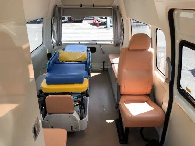 トヨタ ハイエース CBF-TRH226S(4WD)の写真16