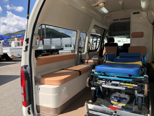 トヨタ ハイエース CBF-TRH226S(4WD)の写真17