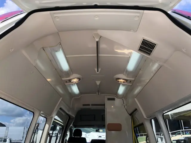 トヨタ ハイエース CBF-TRH226S(4WD)の写真19