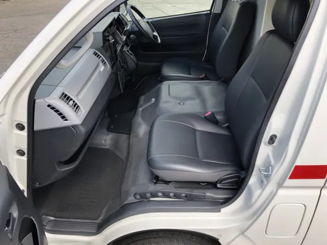 トヨタ ハイエース CBF-TRH226S(4WD)の写真36