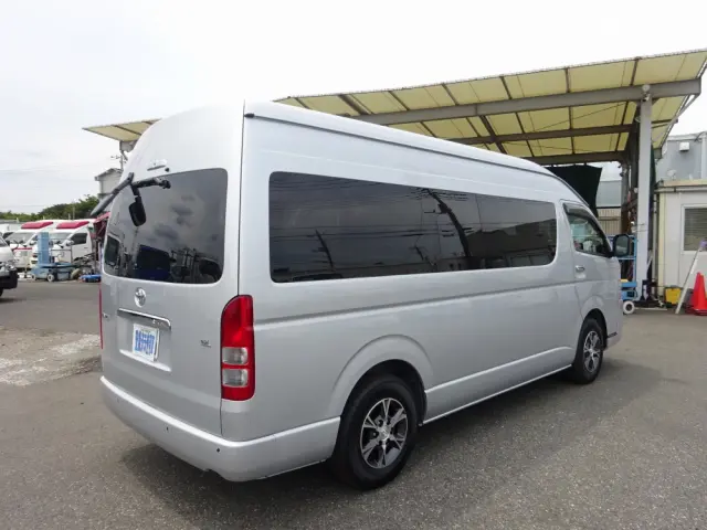 トヨタ ハイエースコミューター 3DF-GDH223B(2WD)の写真2