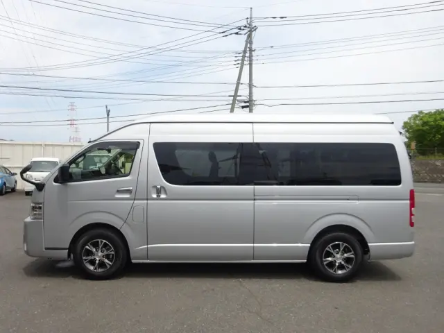 トヨタ ハイエースコミューター 3DF-GDH223B(2WD)の写真11