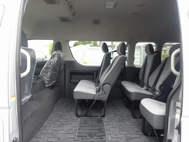 トヨタ ハイエースコミューター 3DF-GDH223B(2WD)の写真13